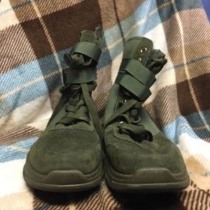 Army green combat boot with clasp closure lace up